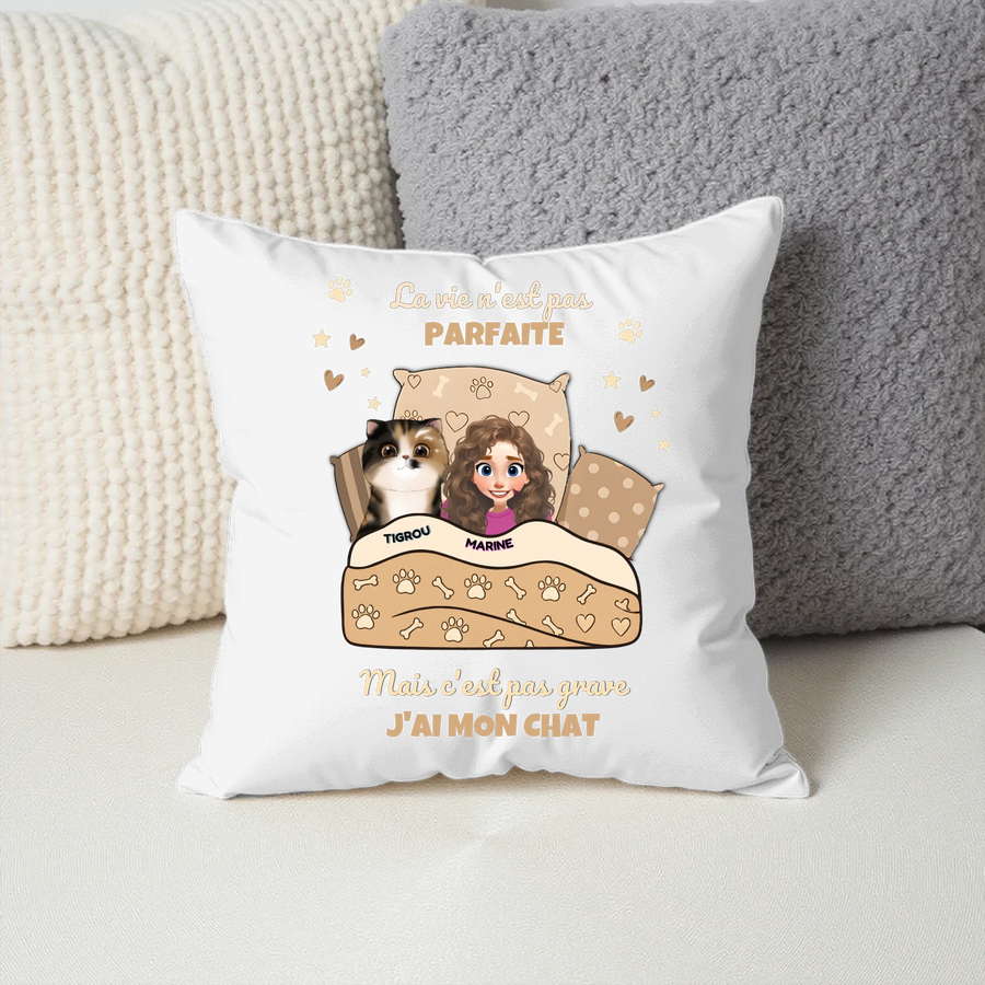 Coussin personnalisé « J'ai mon Chat » sur un canapé
